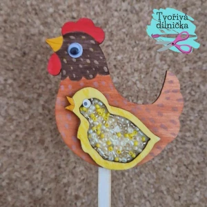 Skládačka slepička s korálkovým kuřátkem