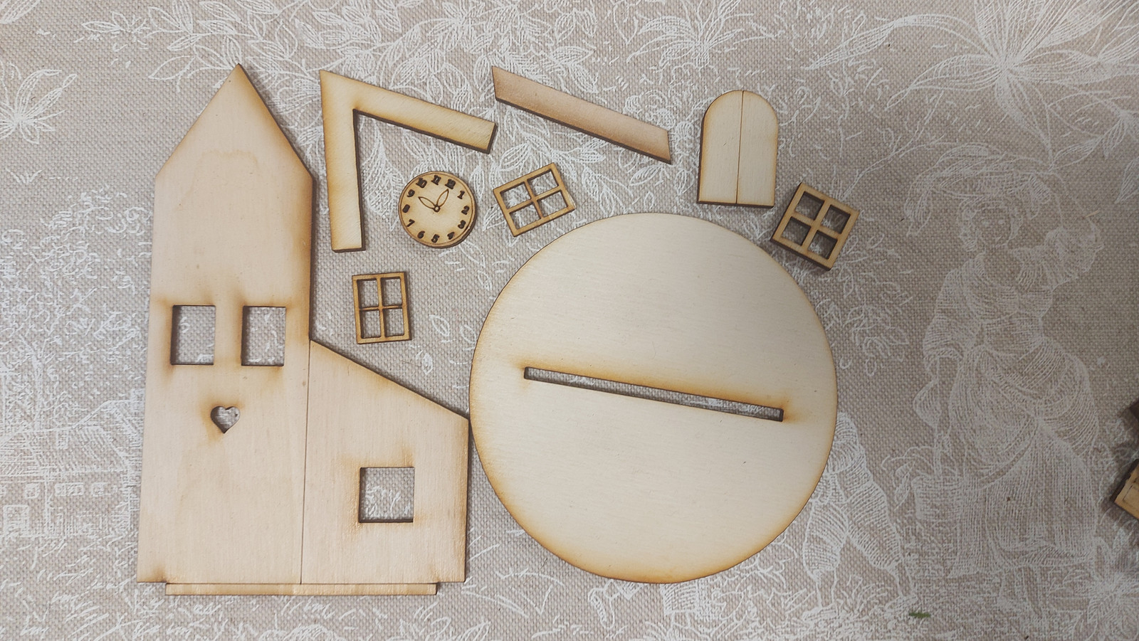 Překližková skládačka - Kostelíček s podstavcem 