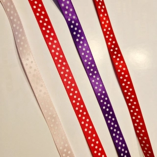 Stuha saténová puntík 10 mm