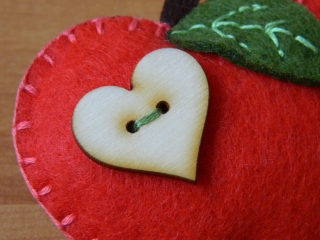 Knoflík srdíčko baculaté