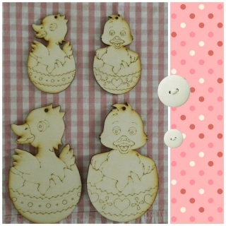 Káčátko v kraslici z profilu