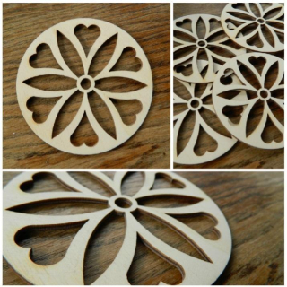 Vyřezávaná mandala z překližky 11 cm - srdce